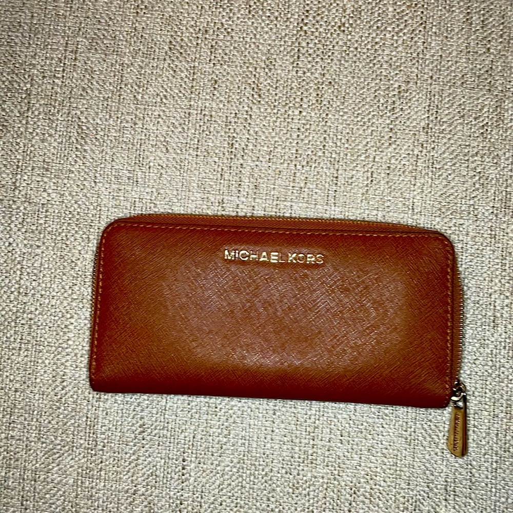 Michael Kors Ziparound Wallet